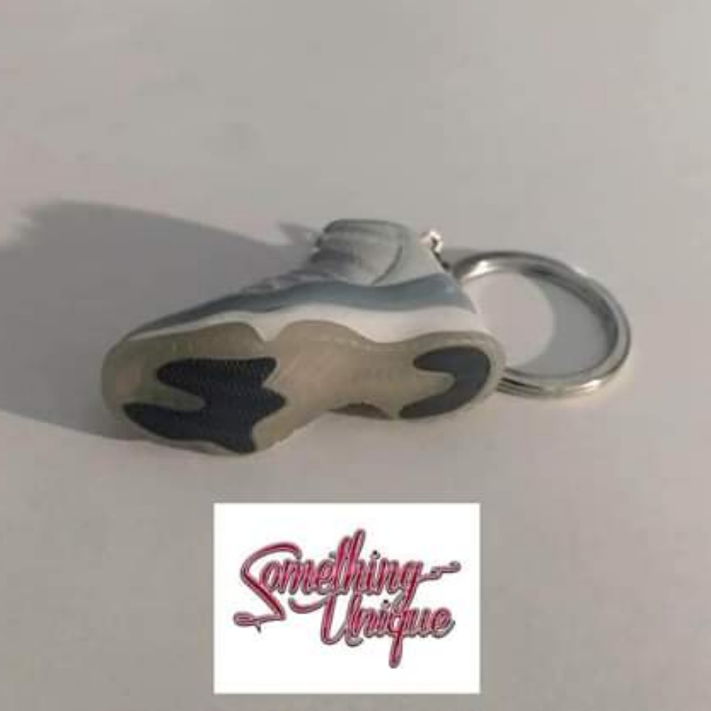 Shoe Keychain - Picture 3 of 4